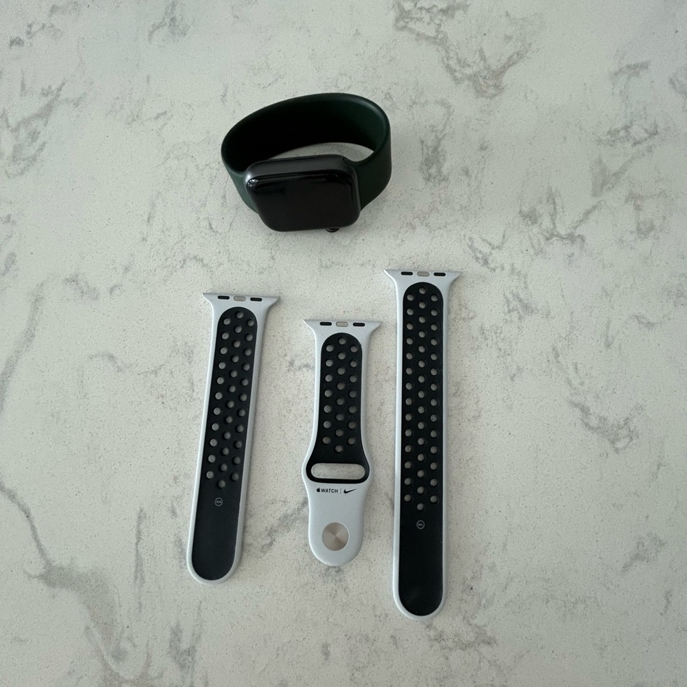 Smartwatch 44mm with Interchangeable Bands - Black and Gray “Brand New”! - Picture 3 of 6